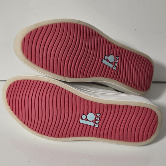 Bala Twelves Nurse Shoes Womens 5.5 White And Pink And Teal - Picture 7 of 8